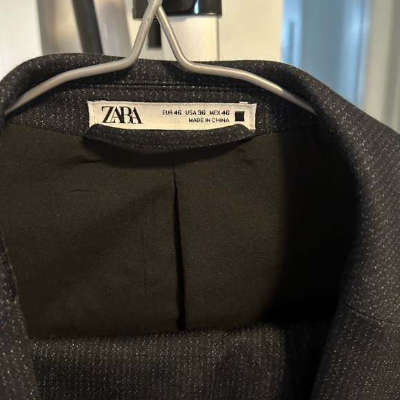 Brand new Zara Suit (blazer and matching pants) - Picture 10 of 10